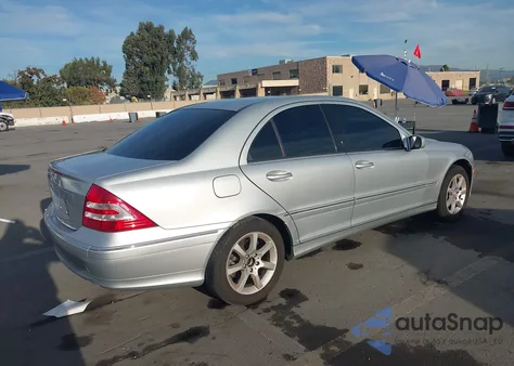2007 Mercedes-Benz C 280 Luxury z USA, uszkodzony, nr VIN WDBRF54H47A953252